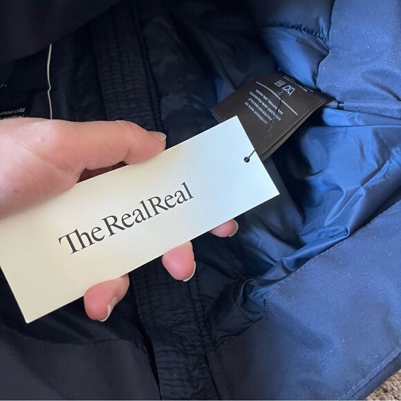 Askov Finlayson Women’s Medium Puffer Vest. - Picture 11 of 12